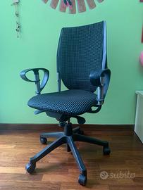 Poltrona ufficio con regolazioni