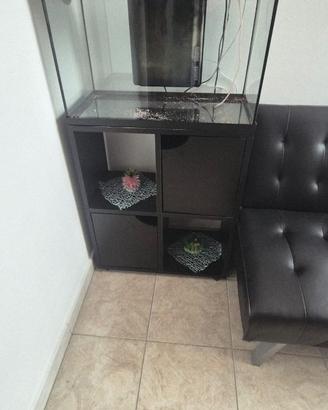 Acquario completo di accessori e mobile