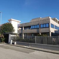 Capannone a Noci, via Le Lamie 9, 6 locali