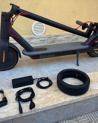 Xiaomi M365 Monopattino Elettrico 25km/h