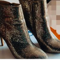 scarpe stivaletti e spuntate