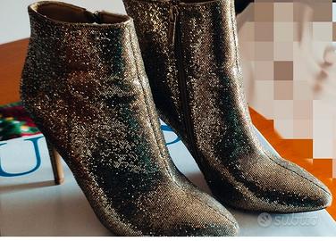 scarpe stivaletti e spuntate