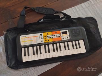 pianola Yamaha pss-f30 