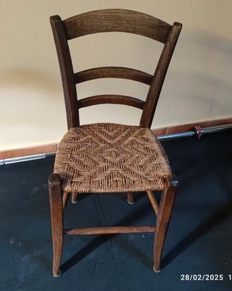 Sedia in legno impagliata vintage