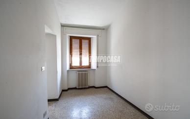TRILOCALE CON CORTE PRIVATA E AMPIA CANTINA A CIV