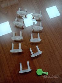 n.9  clip sicurezza prese corrente