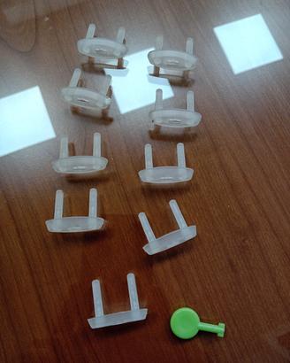 n.9  clip sicurezza prese corrente