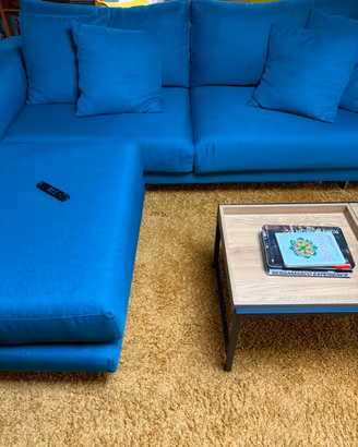 Divano artigianale 2,40x 1,00 mt + pouf