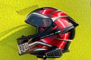 Casco moto integrale AGV con interfono Cardo