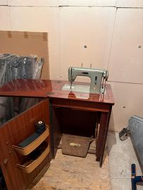 Macchina da cucire con pedale