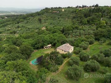 Rustico / Casale di 310 m² con 3 locali e box auto