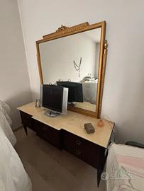 Cassettiera con specchio