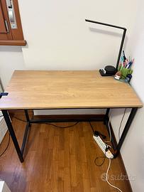 Scrivania in metallo e legno rovere