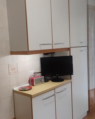 cucina completa con elettrodomestici 