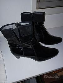 Stivaletti lucidi donna