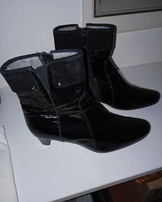 Stivaletti lucidi donna