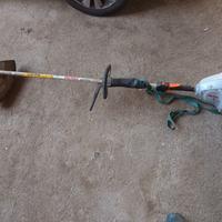 Decespugliatore a motore