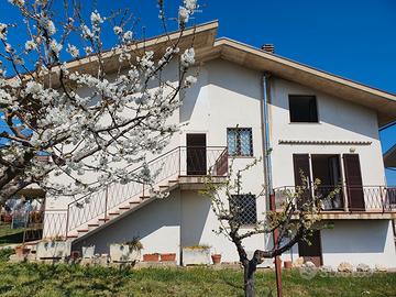 Splendida e luminosa casa con vista sulla valle