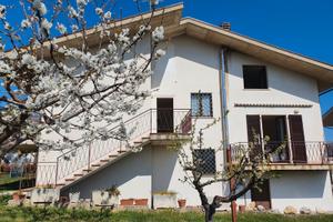 Splendida e luminosa casa con vista sulla valle