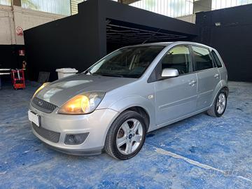 Ford Fiesta 1.4 16V 5p. Ghia