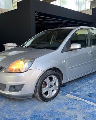 Ford Fiesta 1.4 16V 5p. Ghia