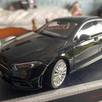 Modellino classe a norev 1/18