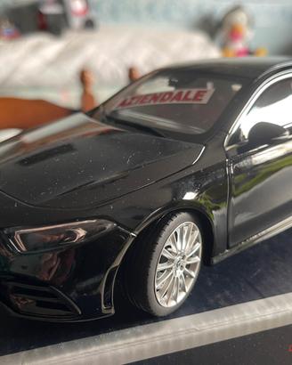 Modellino classe a norev 1/18
