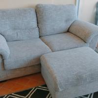 Divano con pouf (Poltrone e Sofà).
