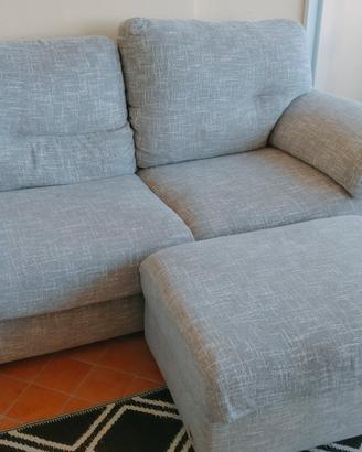 Divano con pouf (Poltrone e Sofà).