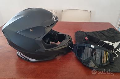 casco nero moto integrale airoh 
