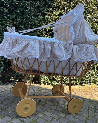 Culla in vimini vintage