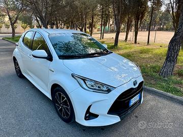 TOYOTA Yaris Full Hybrid - 22.000 km