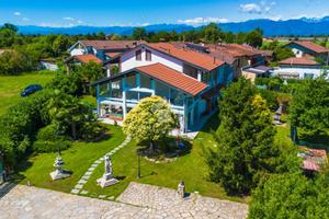 CASA SEMINDIPENDENTE A LEINÌ