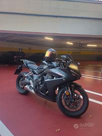 Honda cbr650r 2025 a2