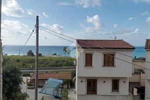 3 LOCALI A BELVEDERE MARITTIMO