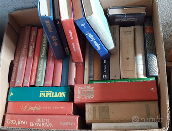 LOTTO stock di 31 LIBRI cartonati