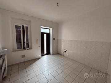 Da PRIVATO A LIVRAGA TRILOCALE 100MQ