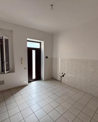 Da PRIVATO A LIVRAGA TRILOCALE 100MQ