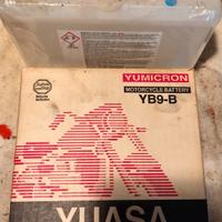 Batteria Moto Yuasa YB9-B Con tappi e acido