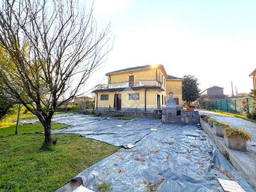 VILLA A SCHIERA A GRUMELLO CREMONESE ED UNITI