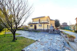 VILLA A SCHIERA A GRUMELLO CREMONESE ED UNITI