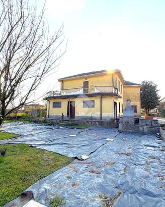 VILLA A SCHIERA A GRUMELLO CREMONESE ED UNITI