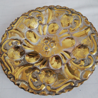 Piatto con piedini in ottone argentato