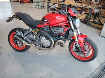 monster 821