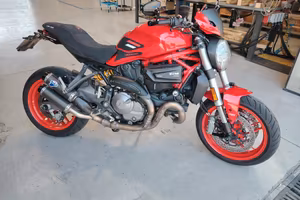 monster 821