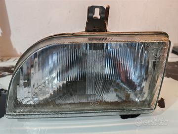 Faro Anteriore Sinistro VIC 762  Fiesta\Courier