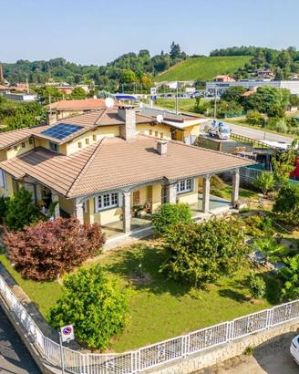 Villa di 400 m² con più di 5 locali e box auto dop