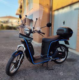 Scooter Askoll eS2 50 elettrico