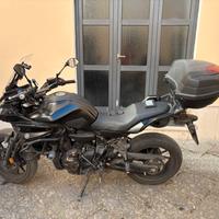 Yamaha Tracer 700 - 2018 MT-07 con bauletto GIVI