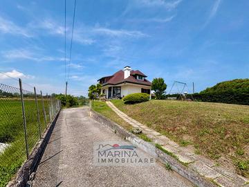 Villa di 341 m² con più di 5 locali e box auto dop